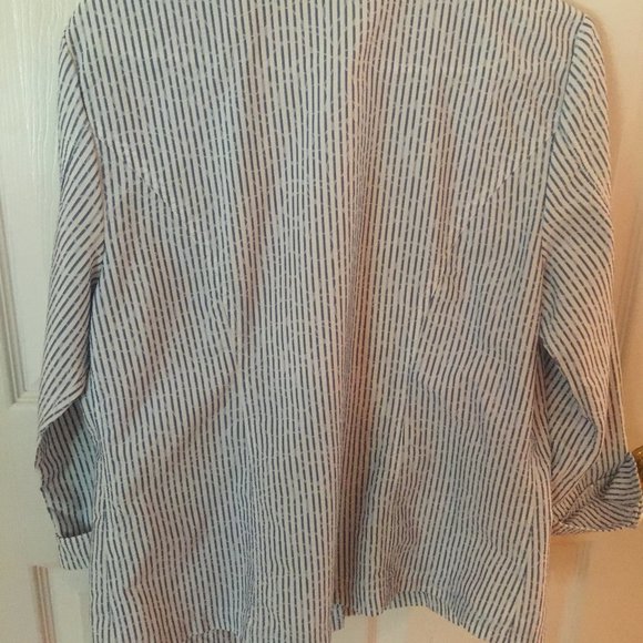 Lightweight Button Up Jacket - Picture 2 of 2